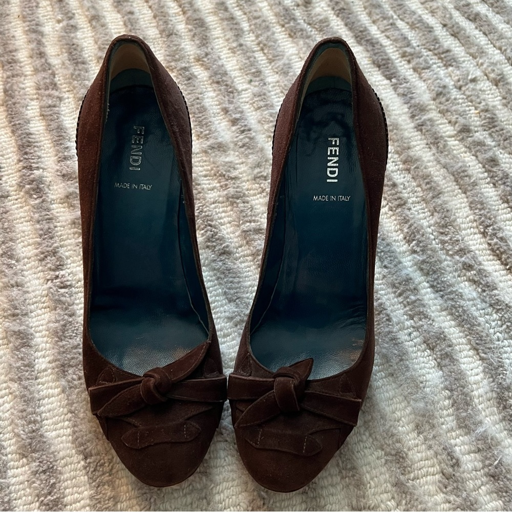 Suede Pumps